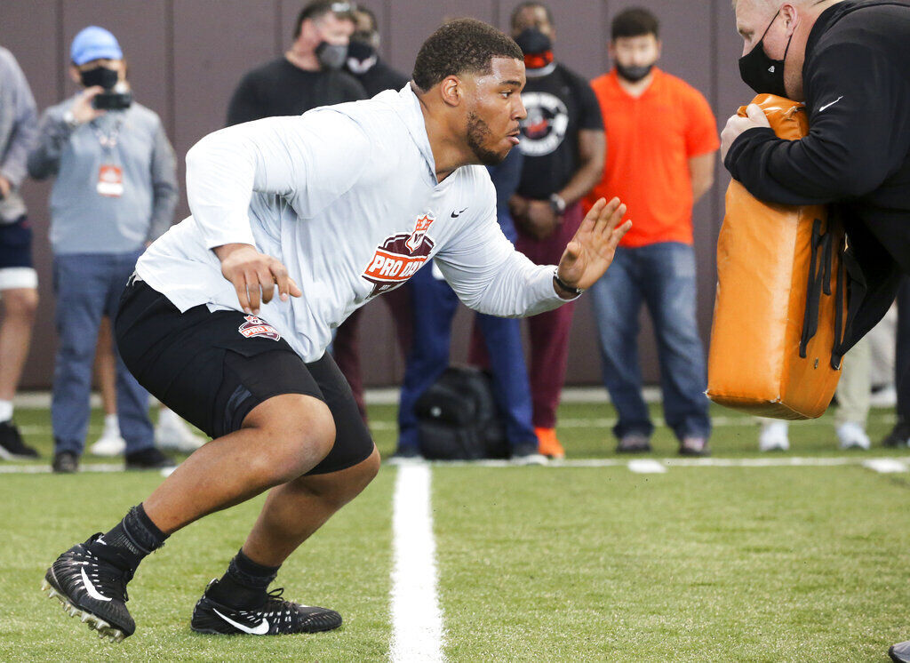 3. Christian Darrisaw (Jr., Virginia Tech, 6-4, 322)